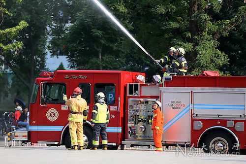 中国人民大学举办首次消防疏散反恐防暴综合应急演练 高校首支应急队伍亮相