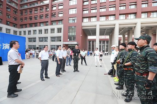 中国人民大学举办首次消防疏散反恐防暴综合应急演练 高校首支应急队伍亮相