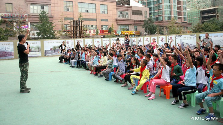 芳草地国际民族校区防恐活动