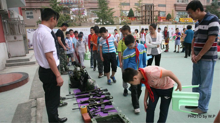 芳草地国际民族校区防恐活动