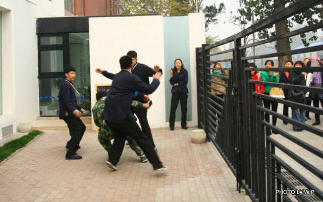 朝阳教委民办幼儿园园长观摩可儿幼儿园防恐、防火常识及安全疏散演习