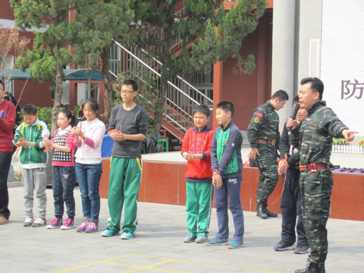 定慧里小学防恐培训