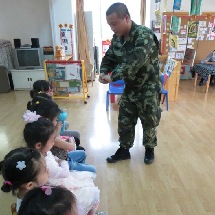 启明华清园幼儿园安全疏散演习