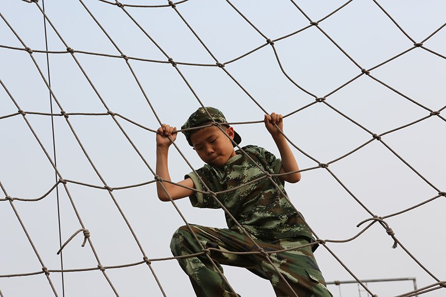 “我是特种兵”军魂巨峰成长夏令营开营