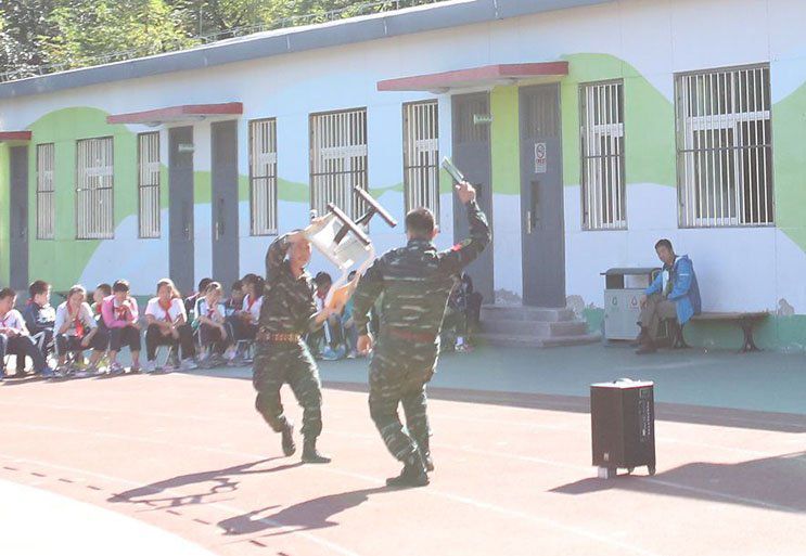 和平小学防恐防暴安全自护、自救互救体验式