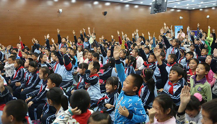 大牛坊小学开展防恐防暴安全自护体验活动