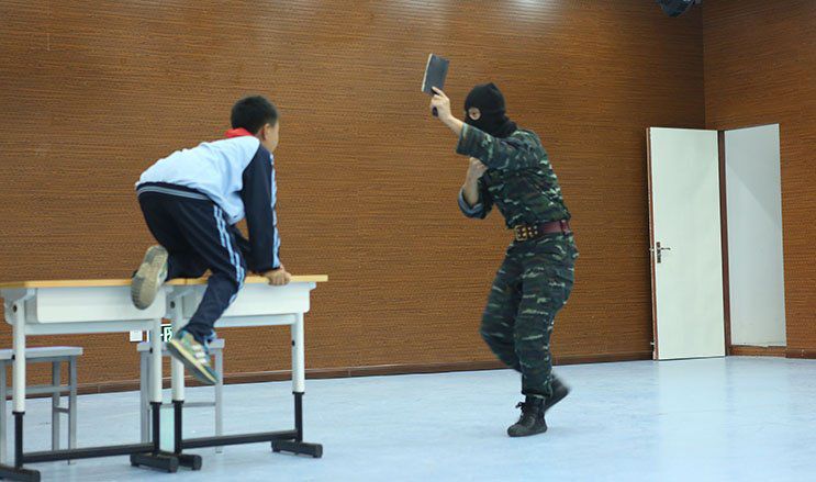 大牛坊小学开展防恐防暴安全自护体验活动