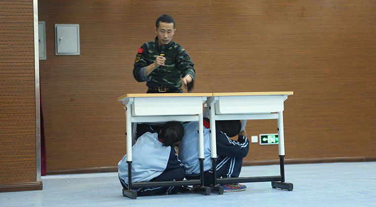 大牛坊小学开展防恐防暴安全自护体验活动