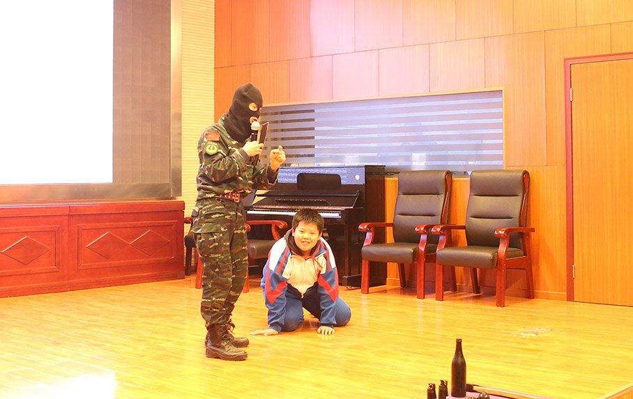 太平路小学校园防暴力知识讲座