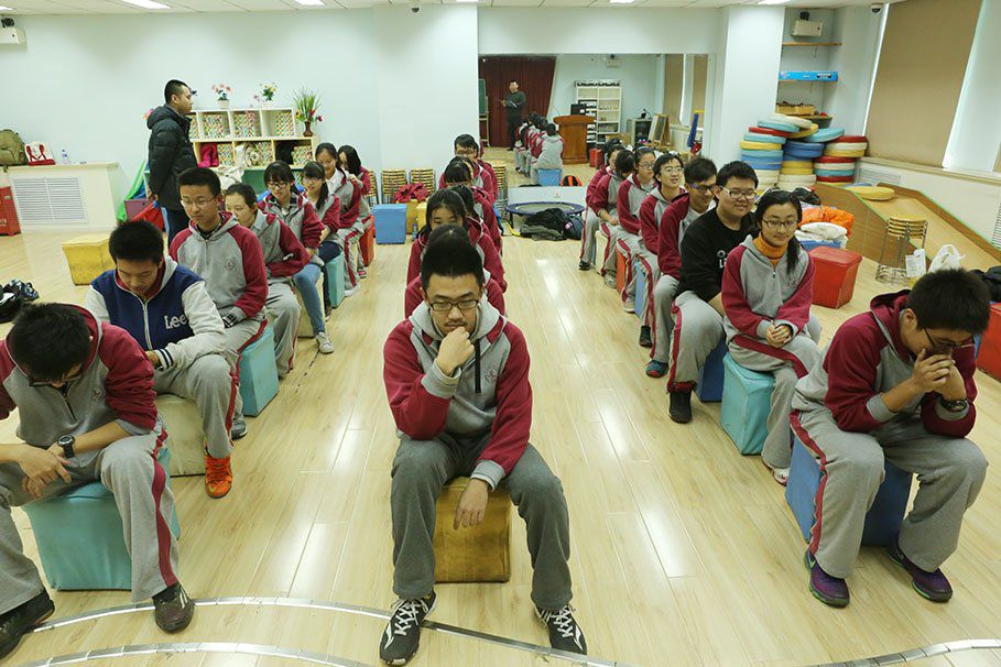 巨峰特训再次走进19中开展拓展活动