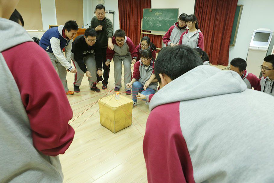 巨峰特训再次走进19中开展拓展活动