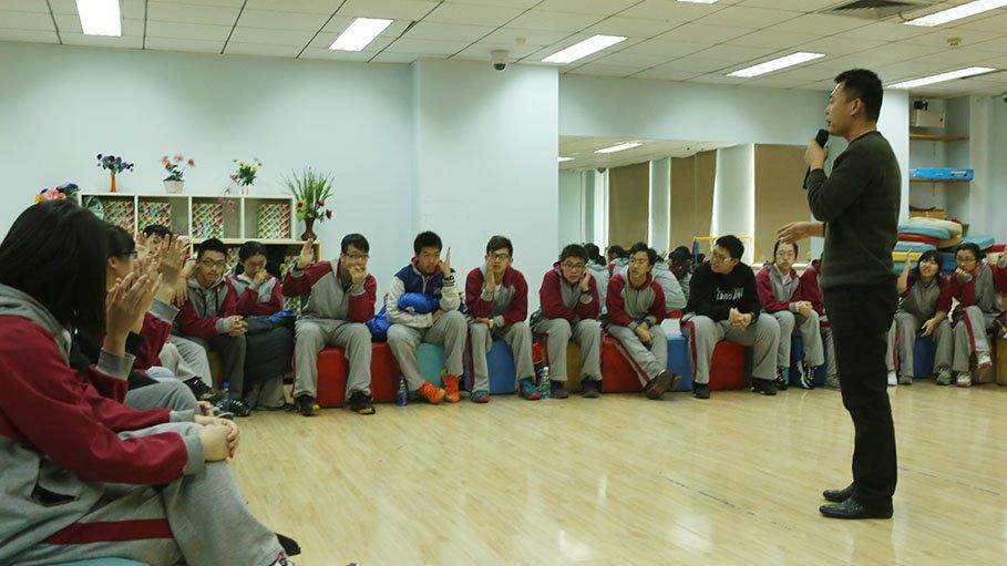 巨峰特训再次走进19中开展拓展活动