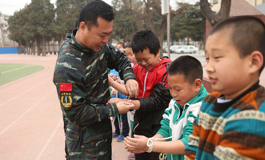 防暴安全在我心 巨峰特训走进北大附小肖家村分校