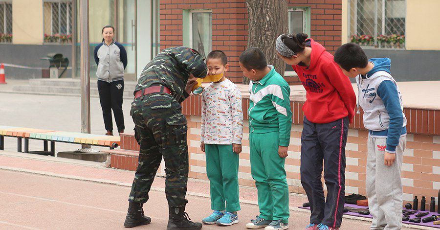 防暴安全在我心 巨峰特训走进北大附小肖家村分校
