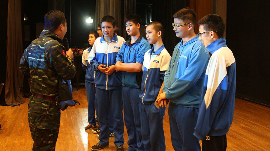 校园防暴力知识讲座 巨峰特训走进北大附中