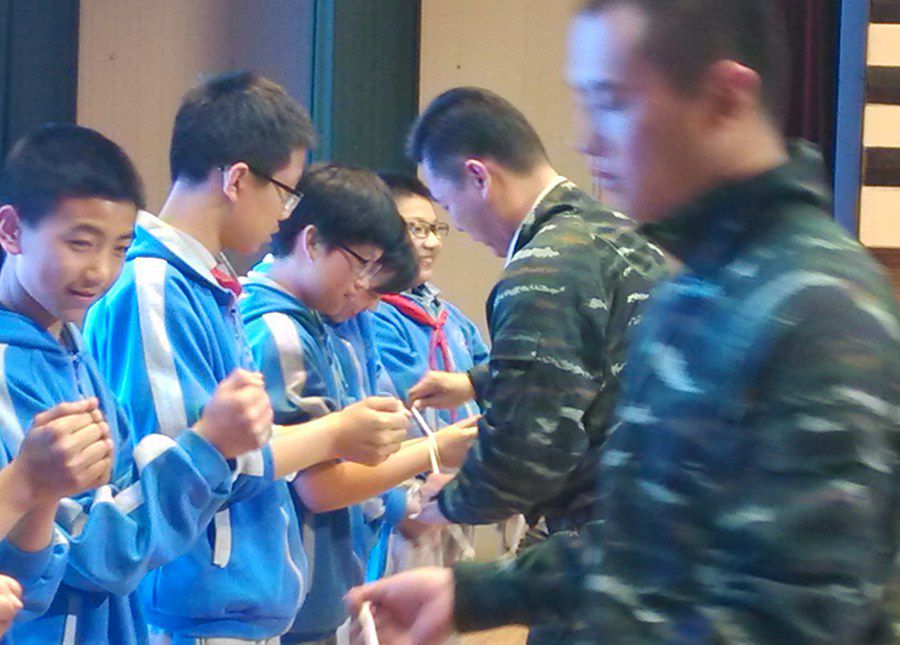 北京市第十九中学初一学部防恐防暴培训 巨峰特训精彩亮相