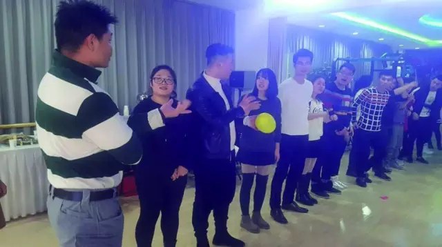 “巨峰教育”与“慧童教育”圣诞节联谊会