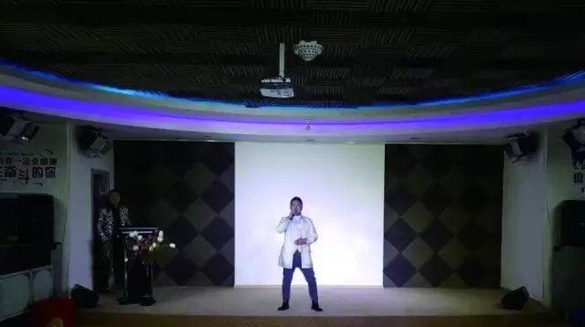 “巨峰教育”与“慧童教育”圣诞节联谊会