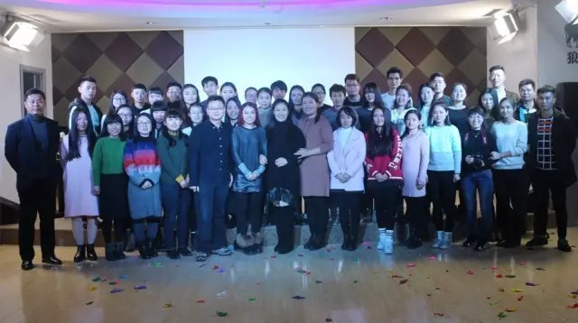 “巨峰教育”与“慧童教育”圣诞节联谊会