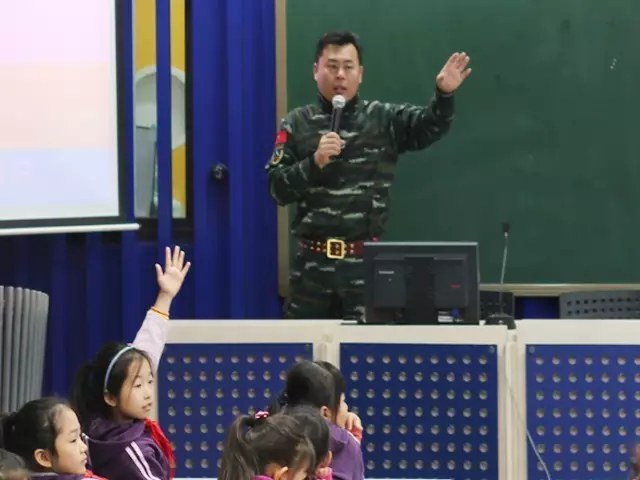 北京市海淀区第二实验小学升旗手、护旗手培训