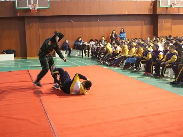 北京师范大学附属中学校园安全知识讲座