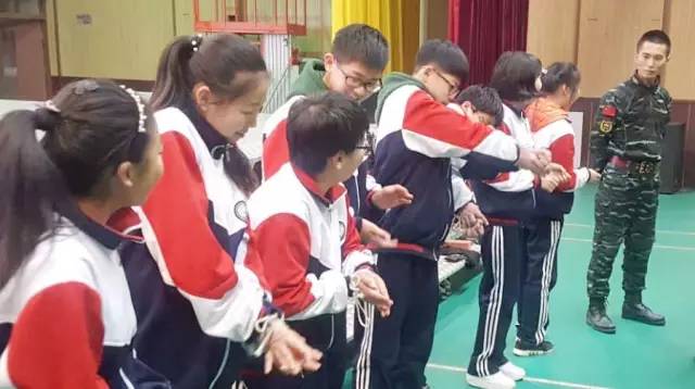 北京青年政治学院附属中学防恐防暴体验活动