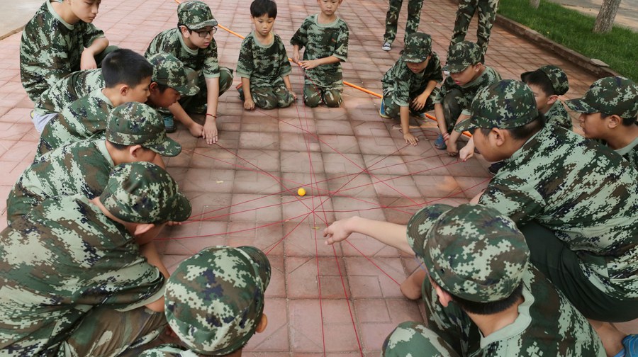 丰富多彩的户外拓展活动
