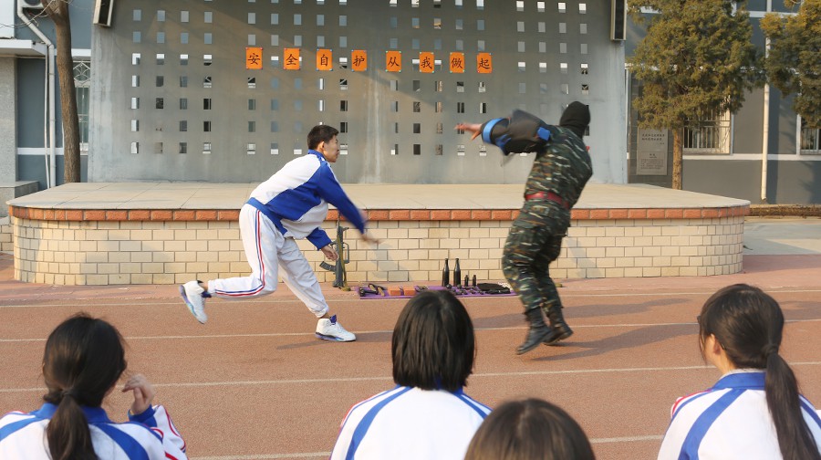 中国科学院附属学校防恐防暴体验活动