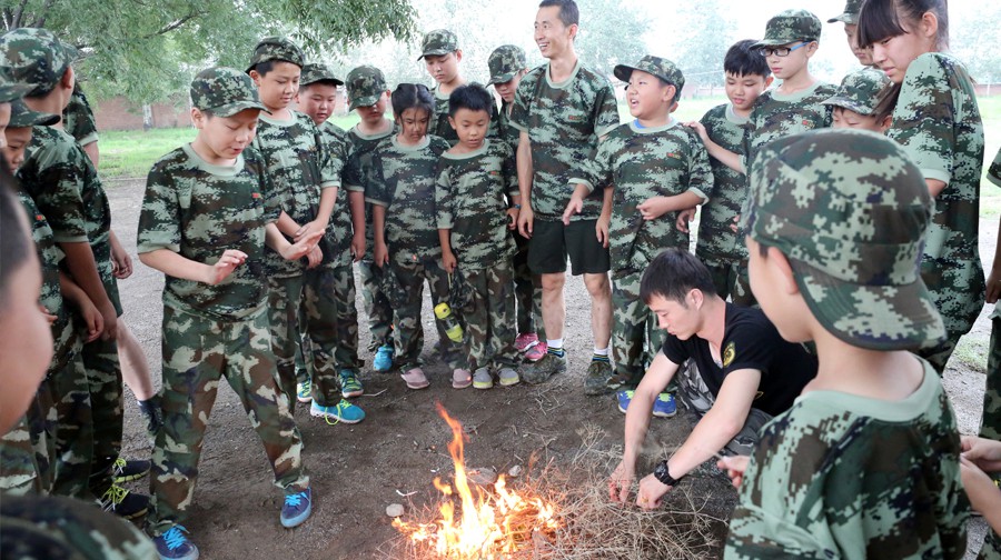 篝火露营+夜空中最亮的星