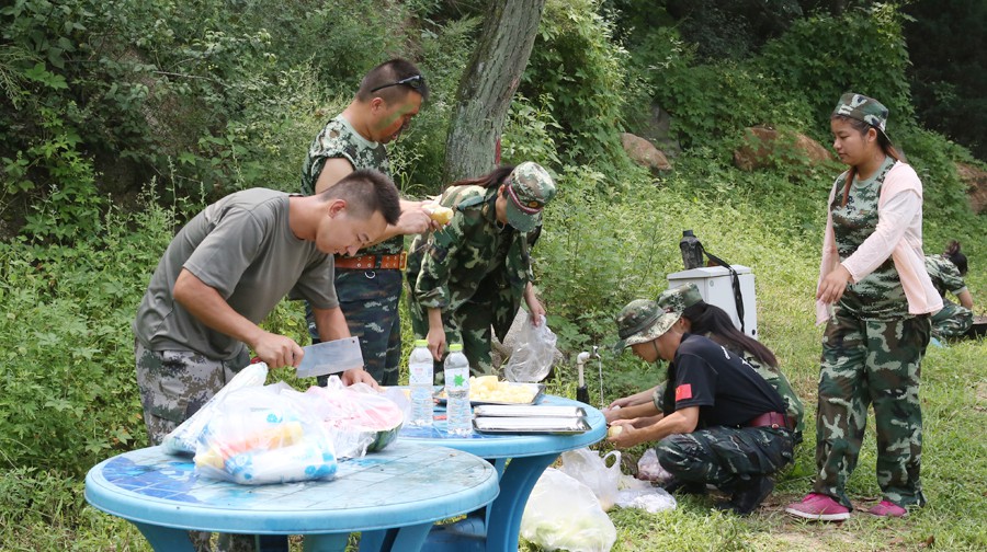篝火露营+夜空中最亮的星