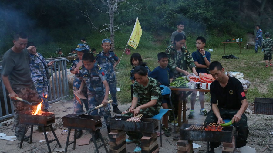 篝火露营+夜空中最亮的星