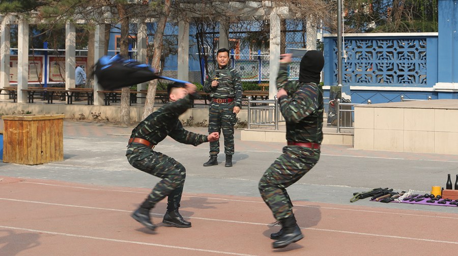 再次走进中国科学院附属实验学校 防恐防暴体验活动