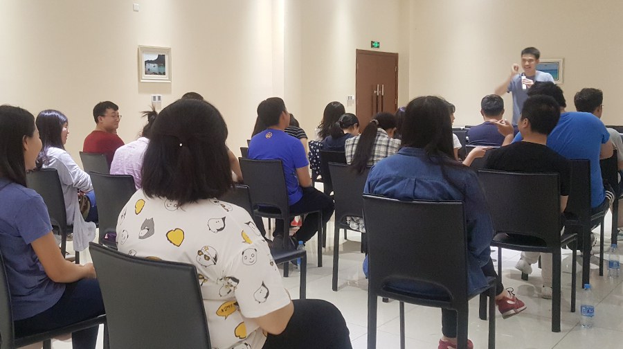 北京市海淀区第二实验小学老师减压活动