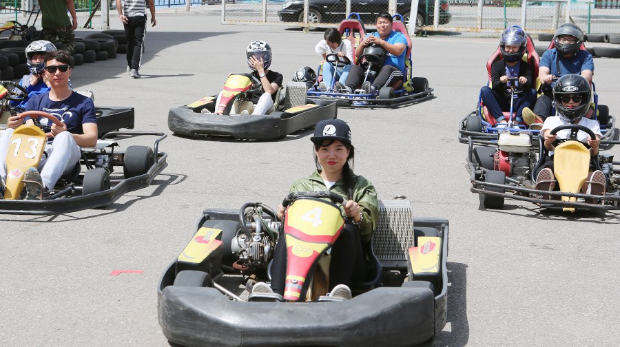 北京市海淀区第二实验小学老师减压活动