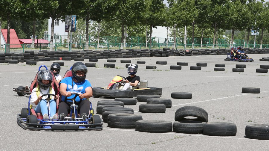 北京市海淀区第二实验小学老师减压活动