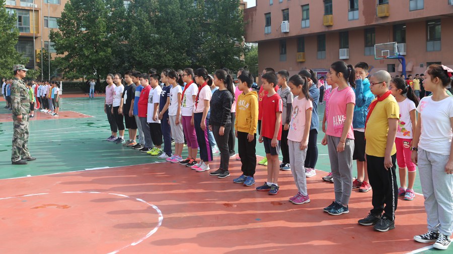 北师大朝阳附中2017年秋季入学适应性训练 体验不一样的军事训练