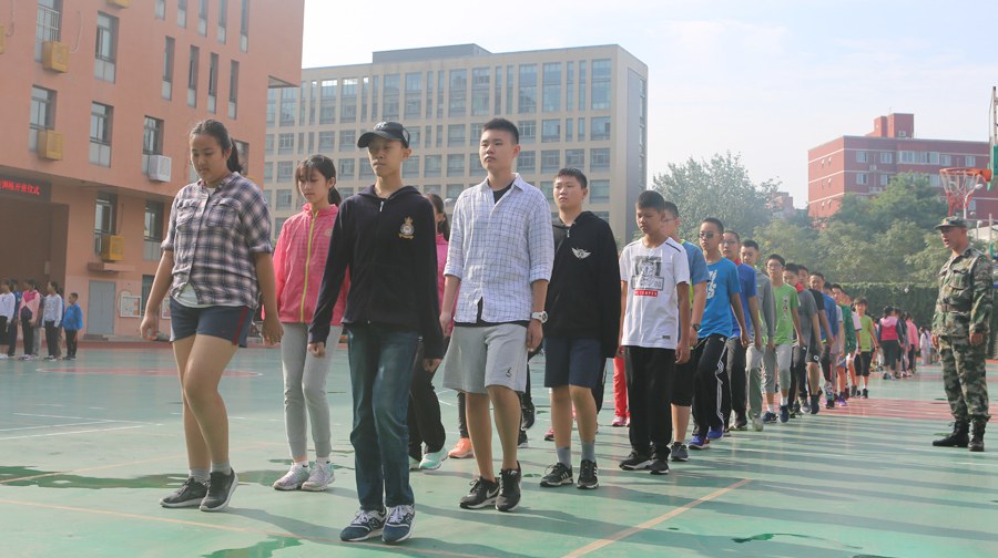 北师大朝阳附中2017年秋季入学适应性训练 体验不一样的军事训练