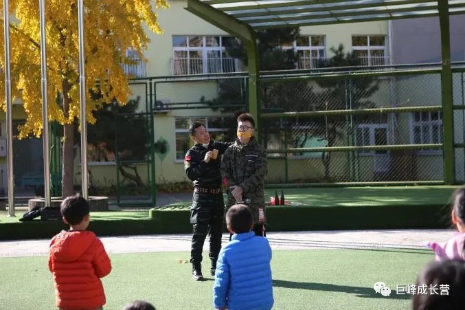 来广营派出所联合北京巨峰教育走进幼儿园开展防暴防恐演习活动 来广营派出所联合北京巨峰教育走进幼儿园开展防暴防恐演习活动