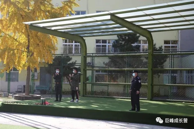 来广营派出所联合北京巨峰教育走进幼儿园开展防暴防恐演习活动 来广营派出所联合北京巨峰教育走进幼儿园开展防暴防恐演习活动