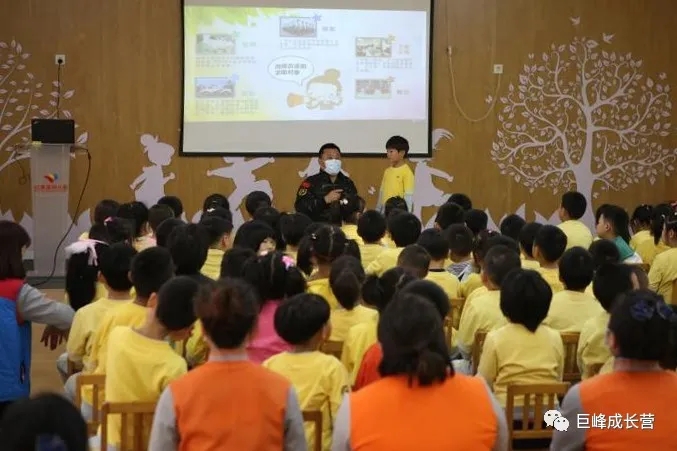 来广营派出所联合北京巨峰教育走进幼儿园开展防暴防恐演习活动 来广营派出所联合北京巨峰教育走进幼儿园开展防暴防恐演习活动