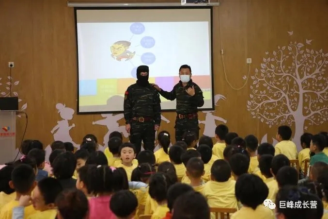 来广营派出所联合北京巨峰教育走进幼儿园开展防暴防恐演习活动 来广营派出所联合北京巨峰教育走进幼儿园开展防暴防恐演习活动