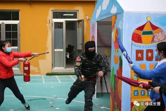 巨峰教育走进新源里第二幼儿园进行防暴恐安全培训及疏散演练活动 巨峰教育走进新源里第二幼儿园进行防暴恐安全培训及疏散演练活动