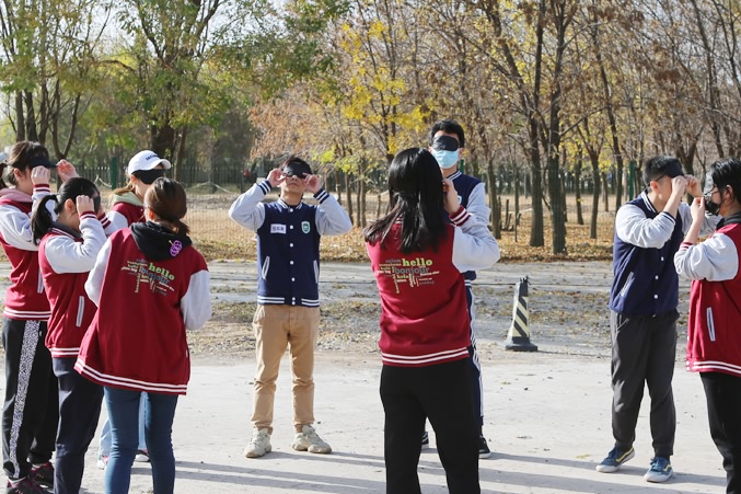 巨峰教育为北京外国语大学管理层工作人员开展拓展活动 巨峰教育为北京外国语大学管理层工作人员开展拓展活动