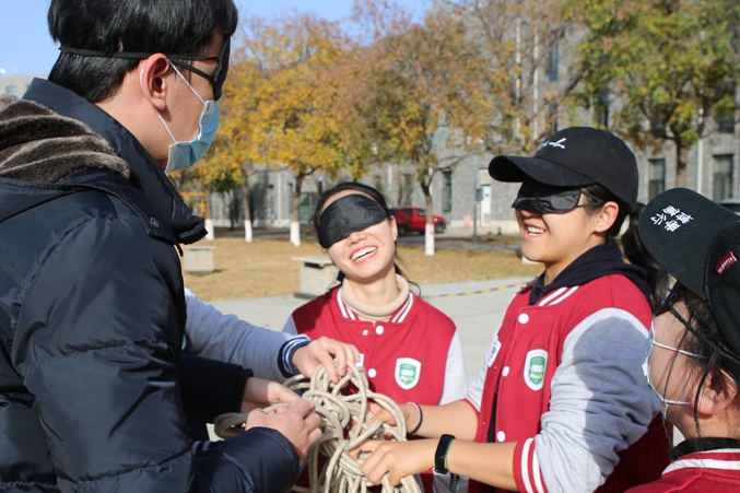 巨峰教育为北京外国语大学管理层工作人员开展拓展活动 巨峰教育为北京外国语大学管理层工作人员开展拓展活动