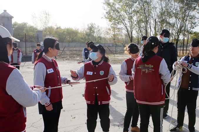 巨峰教育为北京外国语大学管理层工作人员开展拓展活动 巨峰教育为北京外国语大学管理层工作人员开展拓展活动