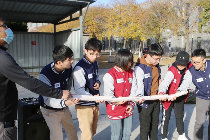 巨峰教育为北京外国语大学管理层工作人员开展拓展活动 巨峰教育为北京外国语大学管理层工作人员开展拓展活动
