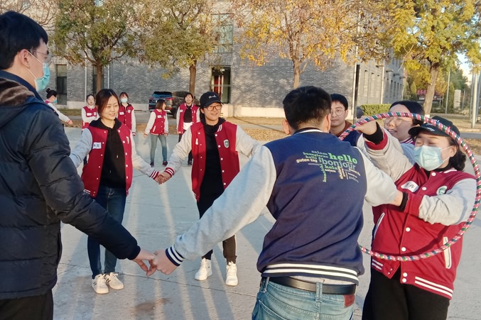 巨峰教育为北京外国语大学管理层工作人员开展拓展活动 巨峰教育为北京外国语大学管理层工作人员开展拓展活动