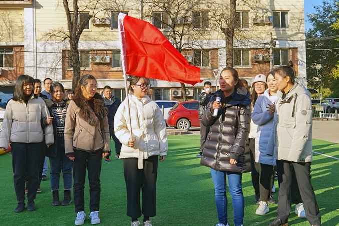 巨峰教育走进北京公交党校为青年干部培训班开展趣味运动会 巨峰教育走进北京公交党校为青年干部培训班开展趣味运动会