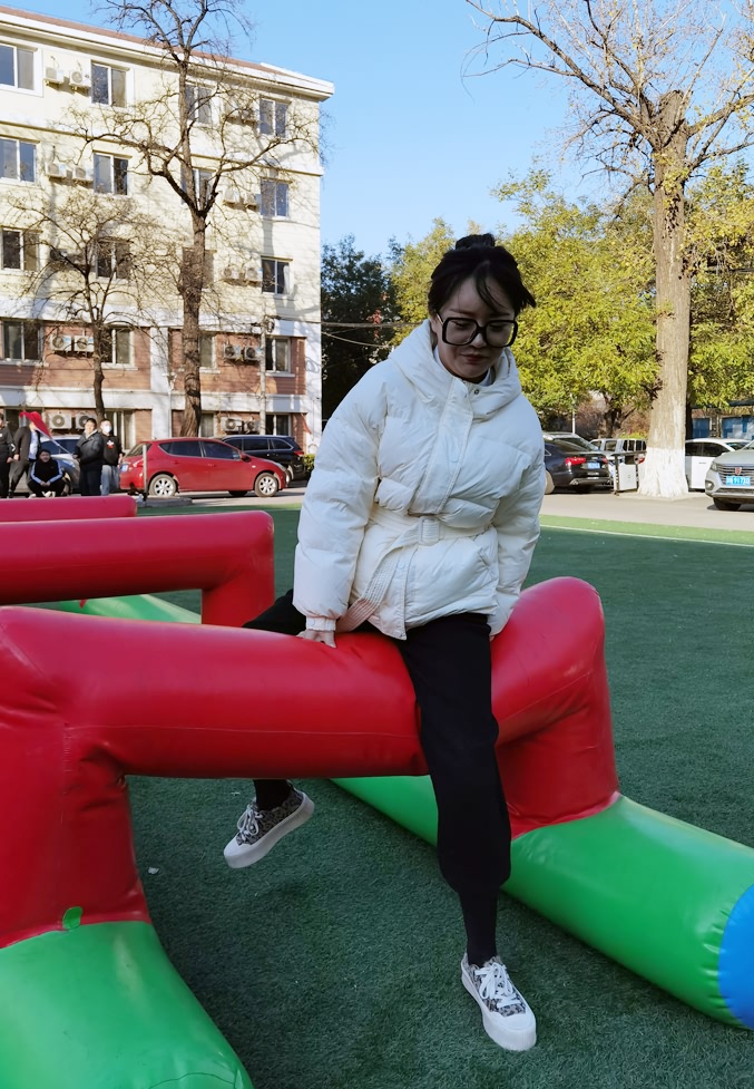 巨峰教育走进北京公交党校为青年干部培训班开展趣味运动会 巨峰教育走进北京公交党校为青年干部培训班开展趣味运动会