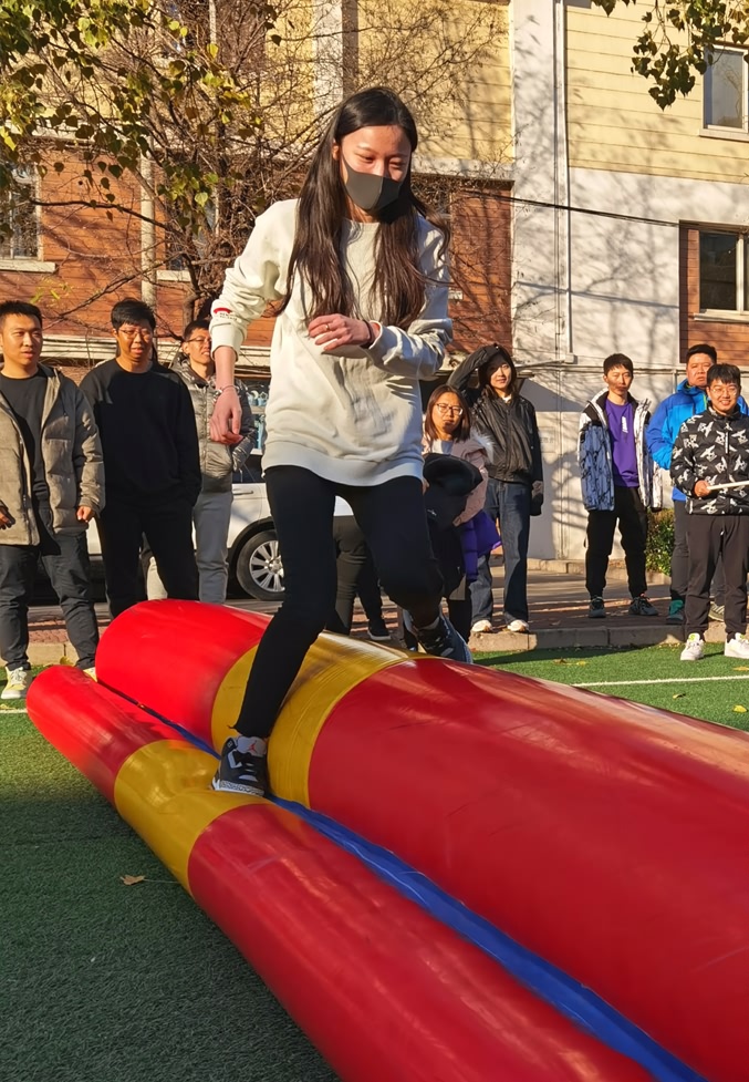 巨峰教育走进北京公交党校为青年干部培训班开展趣味运动会 巨峰教育走进北京公交党校为青年干部培训班开展趣味运动会